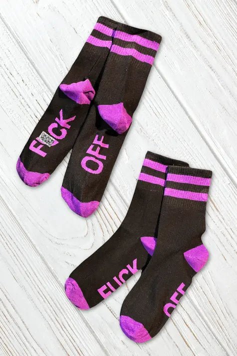 Maskulo "F*CK OFF" crew socks in black and purple. Thick, one-size (EU 38-43) accessory with unique wording on the foot sole.