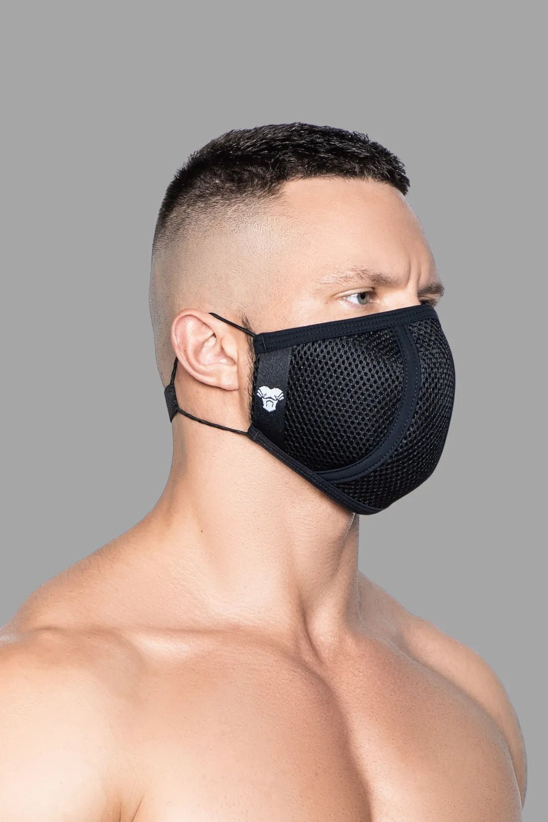 Maskulo Life Mask in black, stylish and reusable face accessory for everyday wear. Comfortable, one-size, polyester/cotton blend.