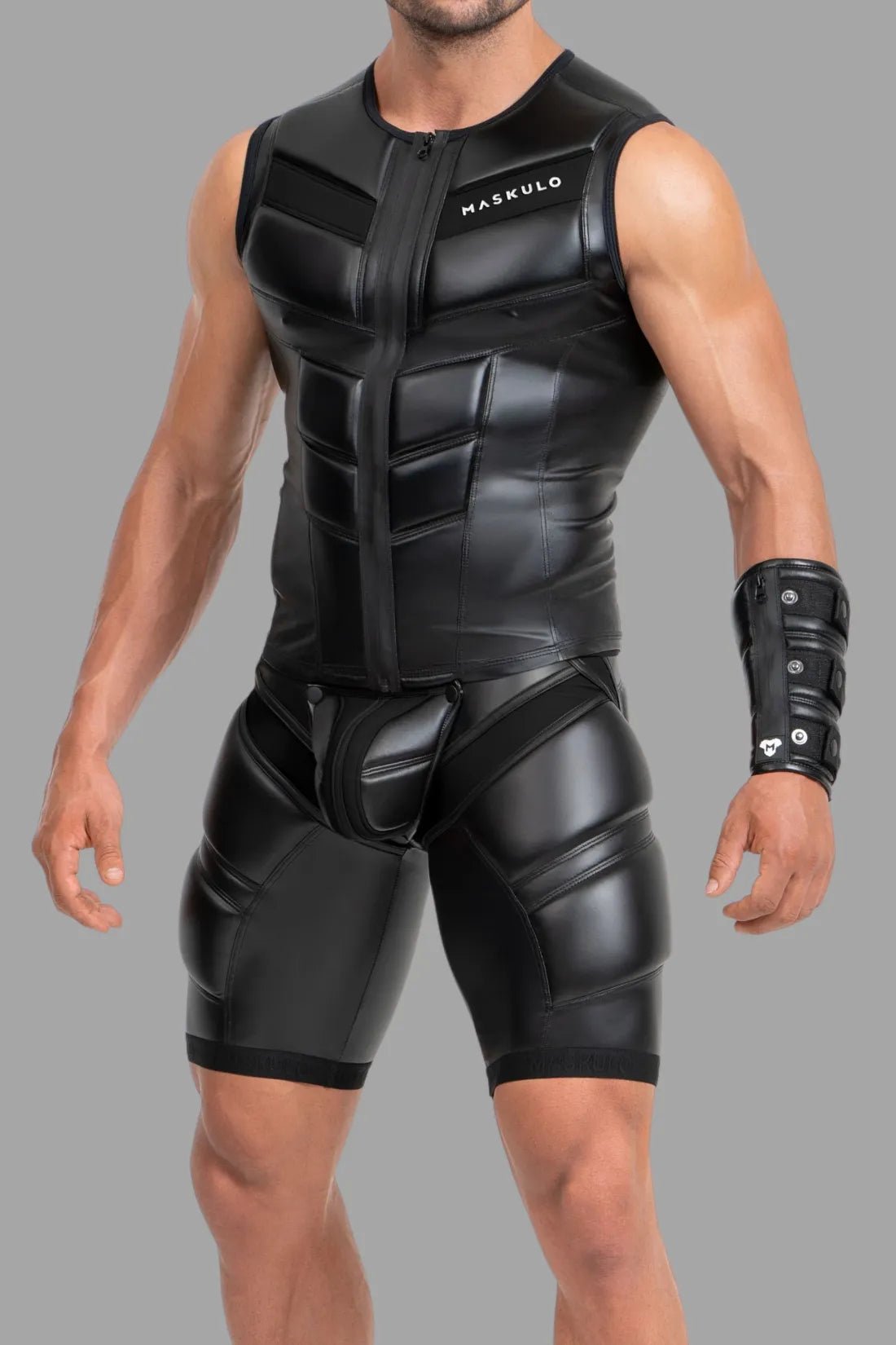 Maskulo Wrist Wallet with Rubberized Zipper. Ideal for carrying essentials. Black color. Style AC200-90 / MAC120.