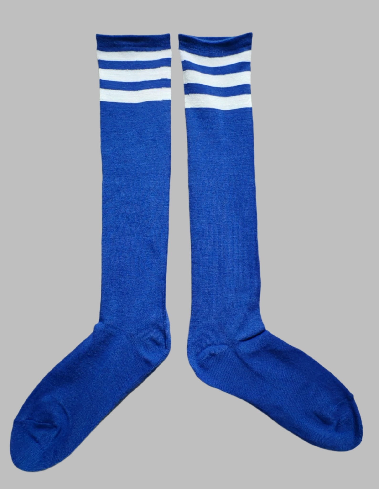 Maskulo Global (EU) Long Socks in Blue + White Stripes. Football/running sports socks, one-size, polyester/cotton blend, stretchy, 45cm.