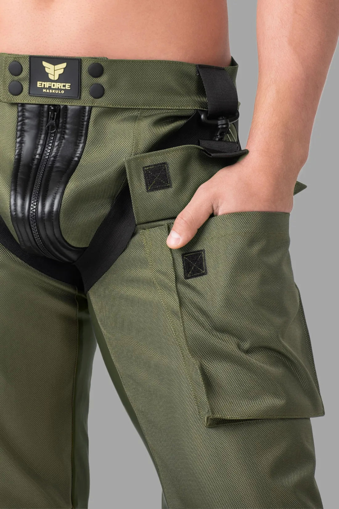 Maskulo Hawk Enforce zippered shorts MSH107 for men. Black athletic shorts with zippers on two sides, ideal for gym or sportswear.