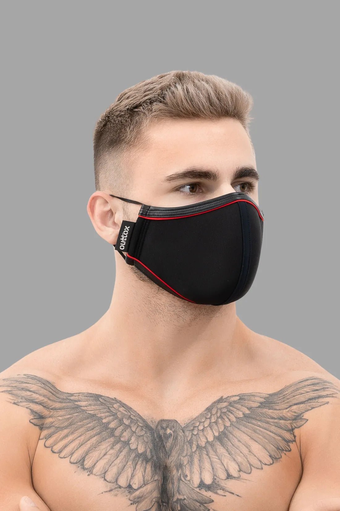 Outtox Everyday Mask in black and red, a comfortable fashion face mask accessory from Maskulo Global (EU) online store.