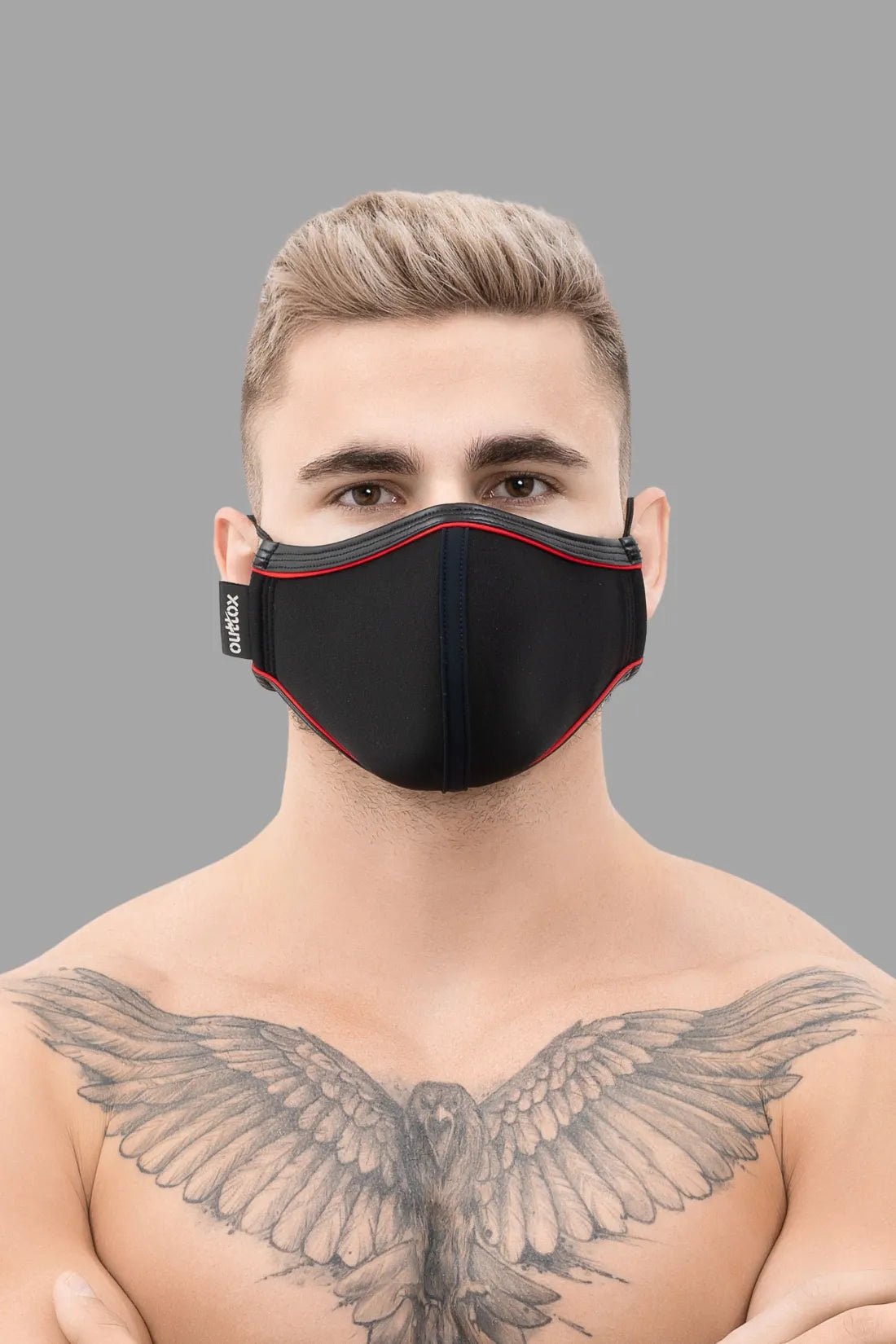 Outtox by Maskulo Everyday Mask in Black and Red. Polyester/elastane blend neoprene fashion face mask with adjustable ear straps.