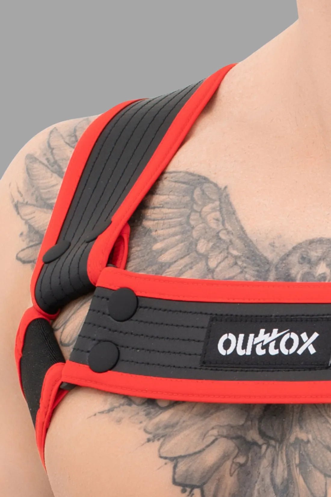 Outtox Bulldog Harness with snaps in black and red by Maskulo. Durable accessory for a bold look.