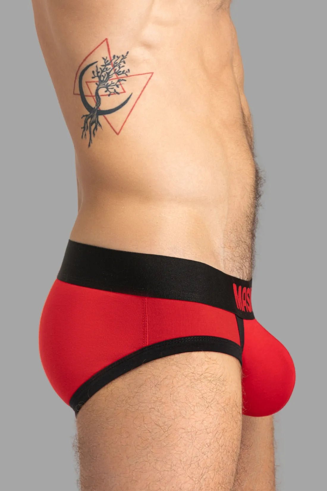 Maskulo Captain A Briefs with O Inside Pouch in red and black, size XL, featuring a unique O-ring design for men.