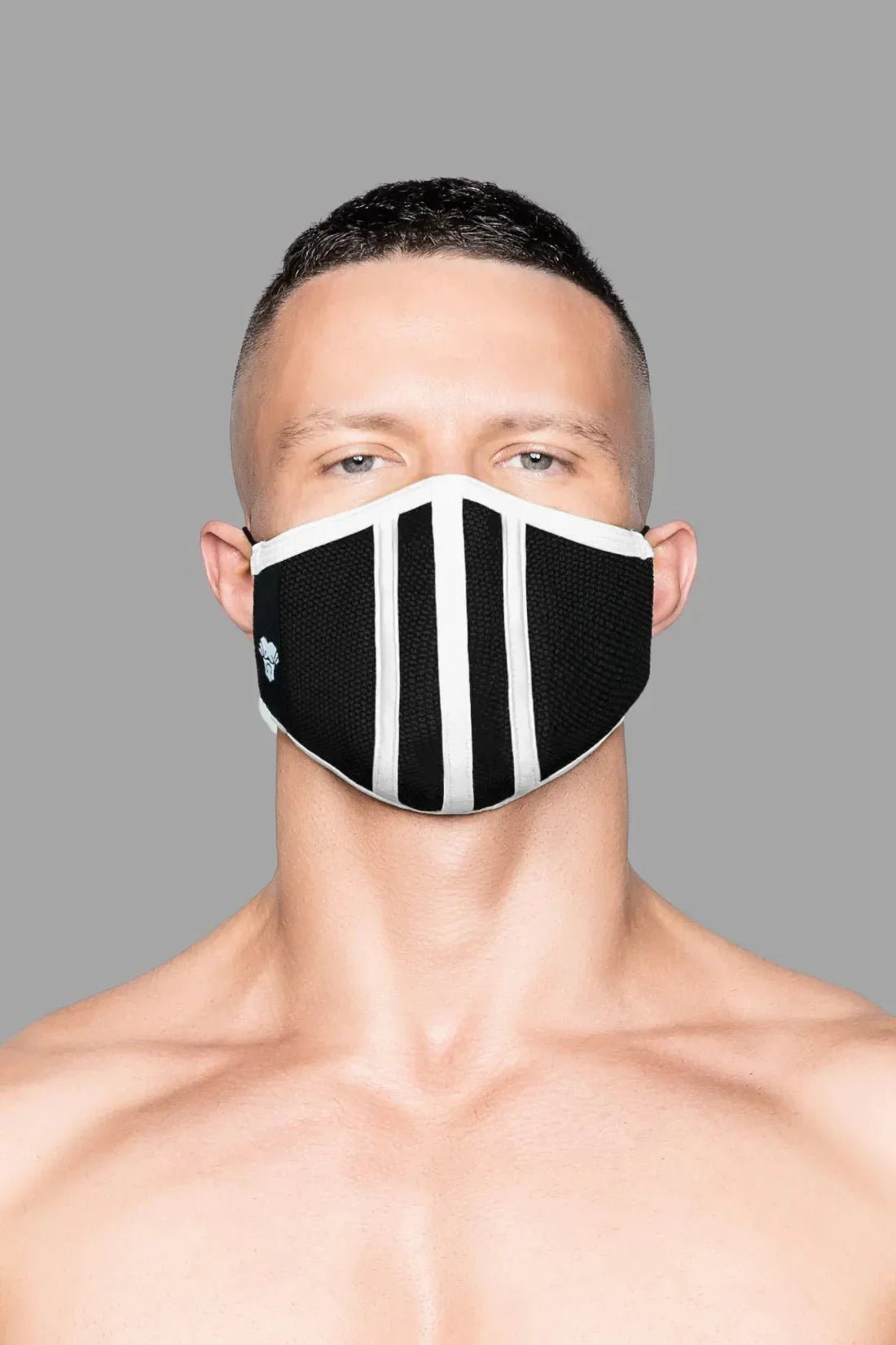 Maskulo Life 3D Mask in White and Black. Comfortable polyester/cotton blend mask with unique no-pressure ear design and adjustable straps.