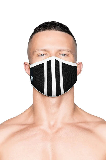 Maskulo Life 3D Mask in White and Black. A comfortable, stretchable accessory mask made for everyday wear. Polyester/cotton blend.