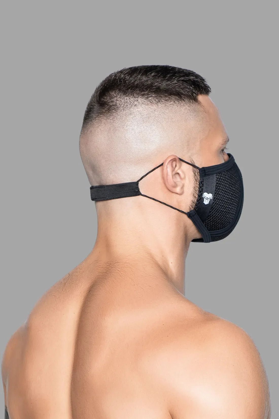 Maskulo Life Mask in black, an accessory for adults, one-size, made of polyester and cotton blend. Comfortable and durable fashion face mask.