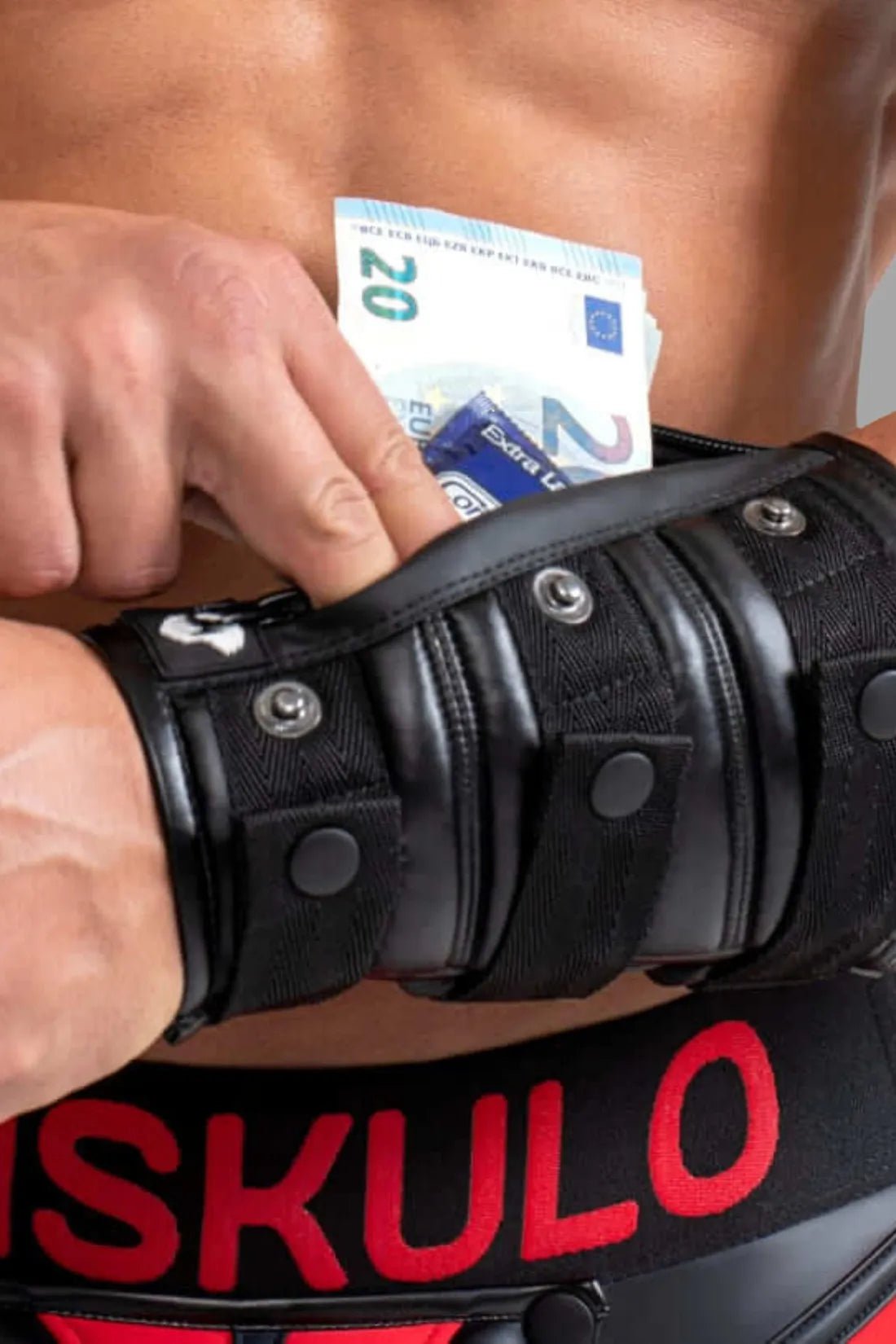 Maskulo wrist wallet with a black rubberized zipper, designed for carrying essentials securely. Stylish and practical accessory.