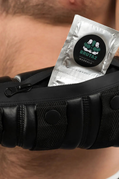 Maskulo Black Wrist Wallet: one-size forearm accessory with durable rubberized zipper, polyester blend, buttoned straps, ideal for men.