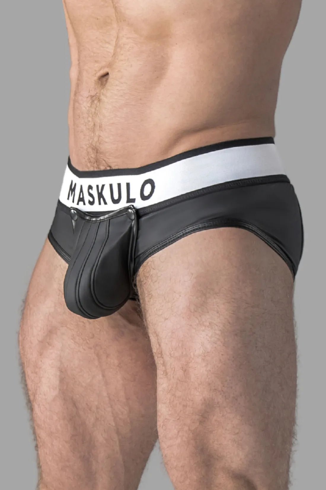Rubber-look briefs with detachable pouch in black from Maskulo. These adult male underwear offer a unique design and fit.