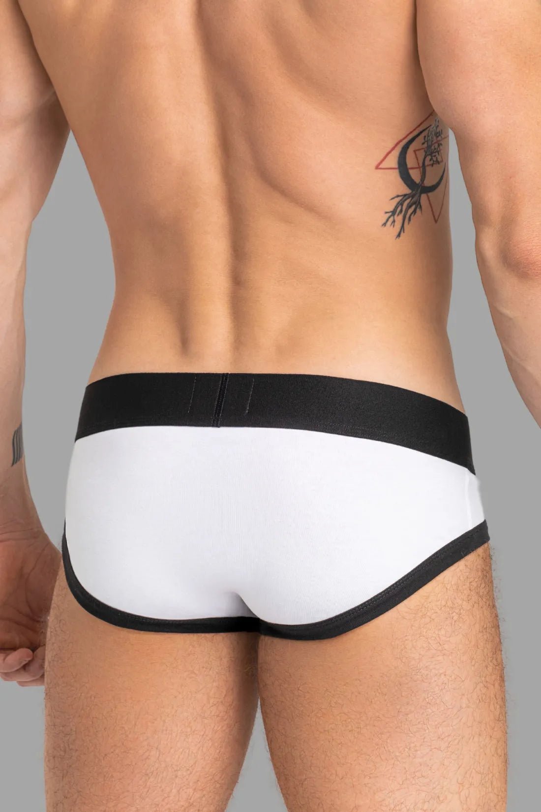 Maskulo CAPTAIN-A Briefs: White &amp; Black cotton underwear with O-Inside-POUCH technology for comfort and support. Everyday wear.