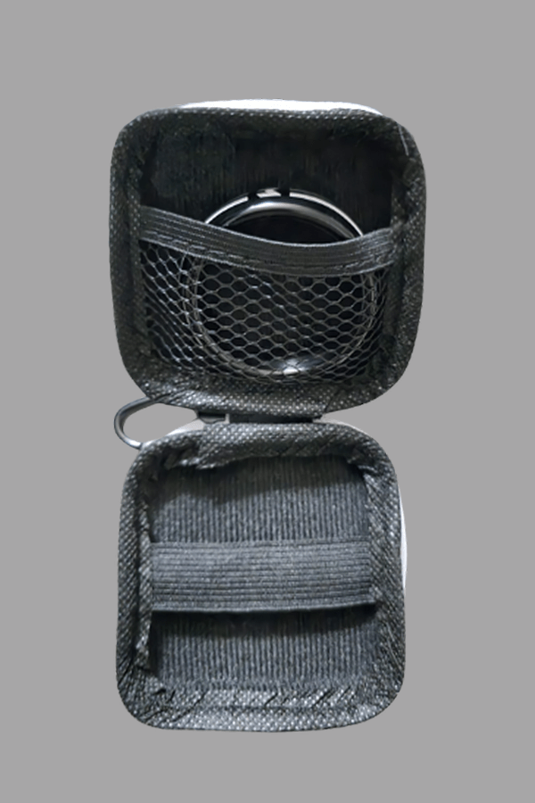 Jax Wanderlust Mini Zip Case with Carabiner in Black/White from Maskulo EU Store. Compact accessory with secure zip closure.