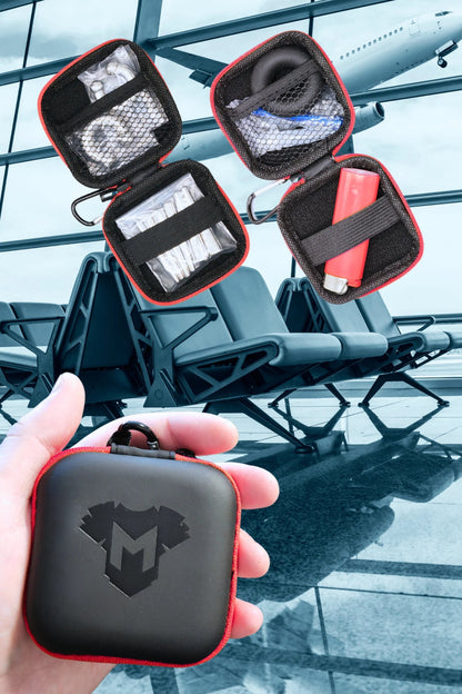 Black and red mini zip case with carabiner by Maskulo Global (EU). Perfect for securing small items during travel.