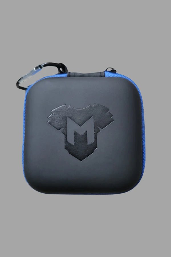 Maskulo Jax Wanderlust mini zip-case with carabiner in black and royal blue. Leather-look EVA case (8x8 cm) with zipper, great for small items.