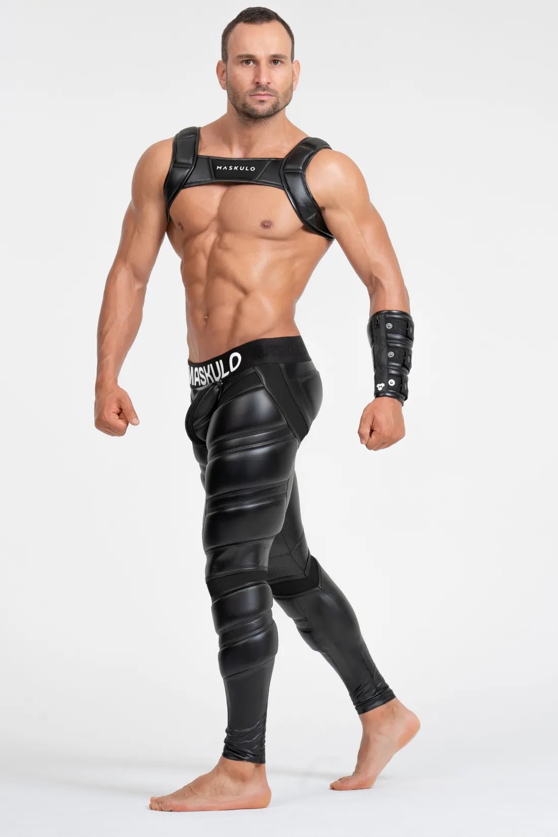 Maskulo Bulldog Harness with 3D logo in black. Men&