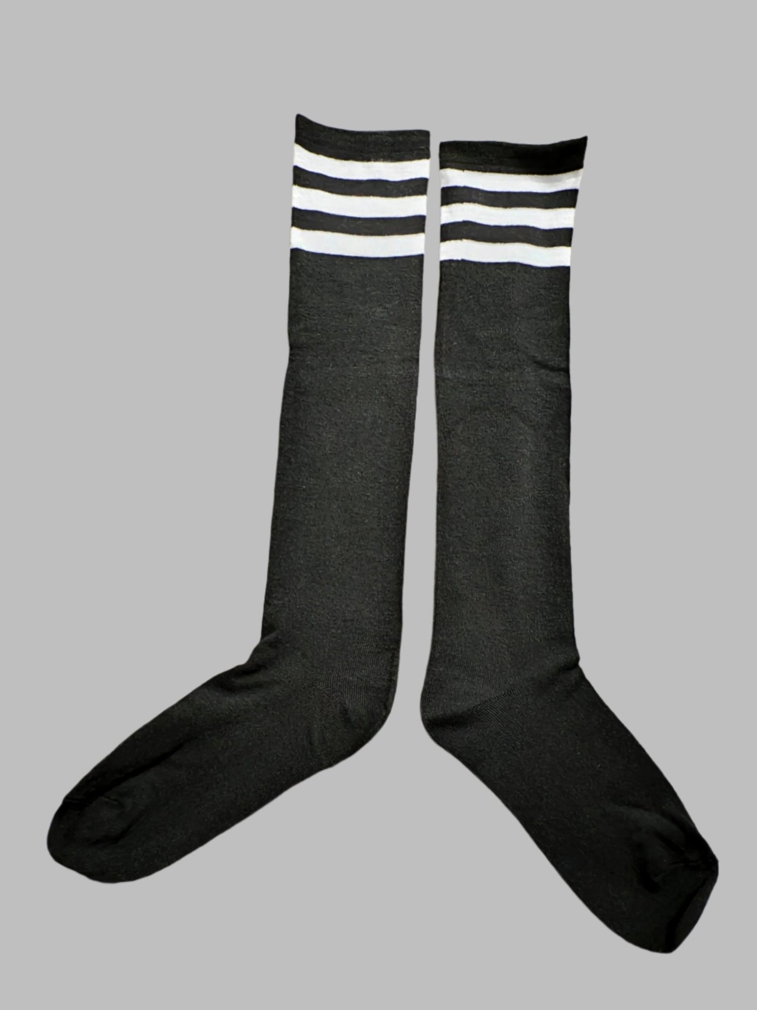 Maskulo Long Socks: Black and White Stripes, Polyester/Cotton Blend, Stretchy, 45cm total length, ideal for sports or casual wear.