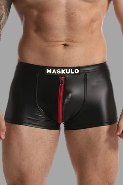 Maskulo Raff LiquidOil PU leather-look shorts in black and red, tight-fit fetish item with color PU stripes and front zipper.