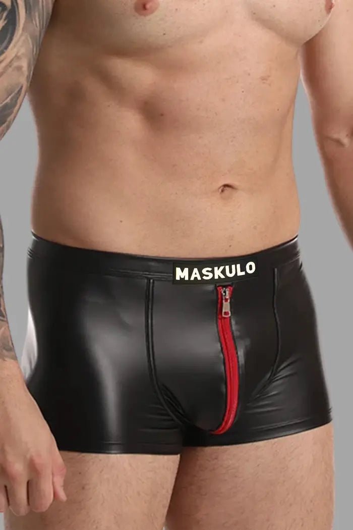 Maskulo Raff LiquidOil PU leather-look shorts in black and red, tight-fit fetish item with color PU stripes and front zipper.