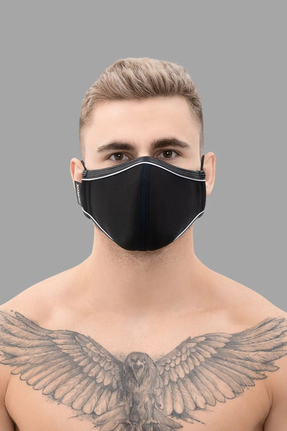 Outtox Everyday Mask Black and White by Maskulo Global (EU). Polyester/elastane blend, neoprene for easy breathing, adjustable ear straps.