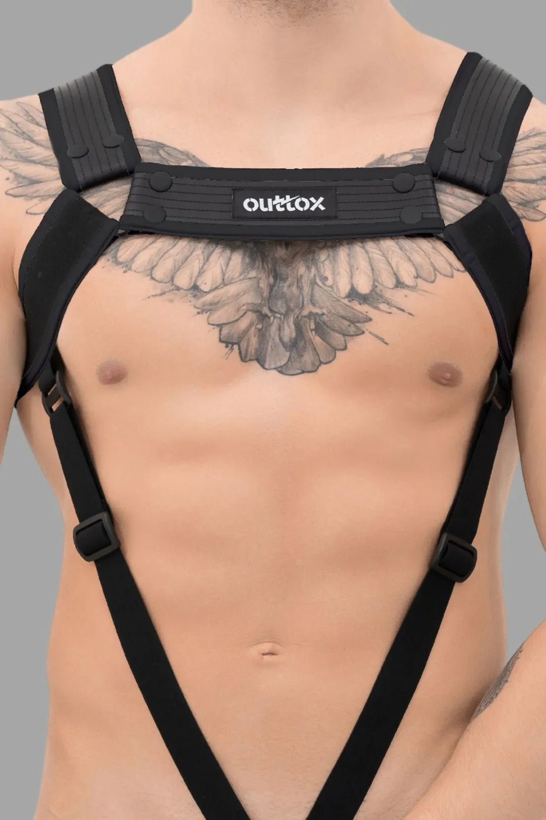 Outtox Black Harness with Snaps by Maskulo. Polyester/polyurethane/elastane blend, adjustable fit, with integrated cockring for enhancement.